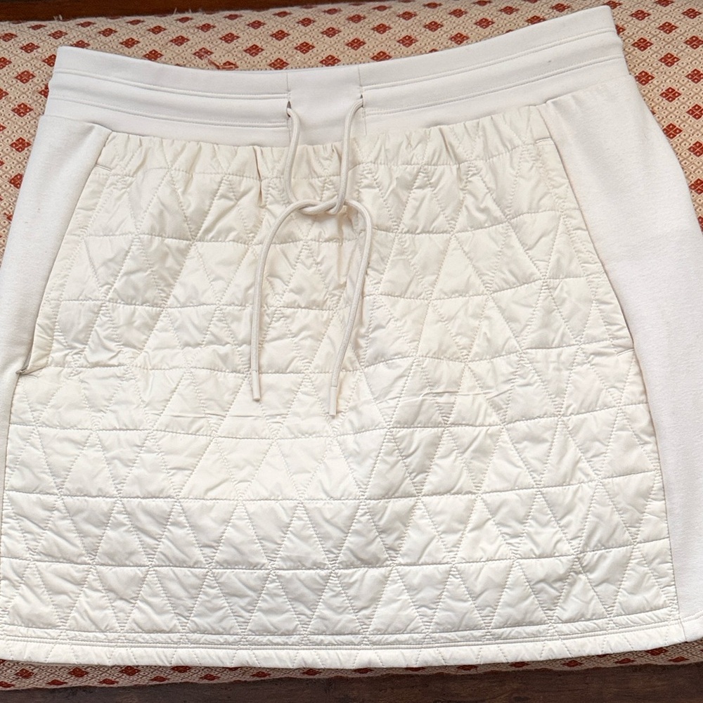 Athleta Solstice Quilted Cream Mini Skirt
